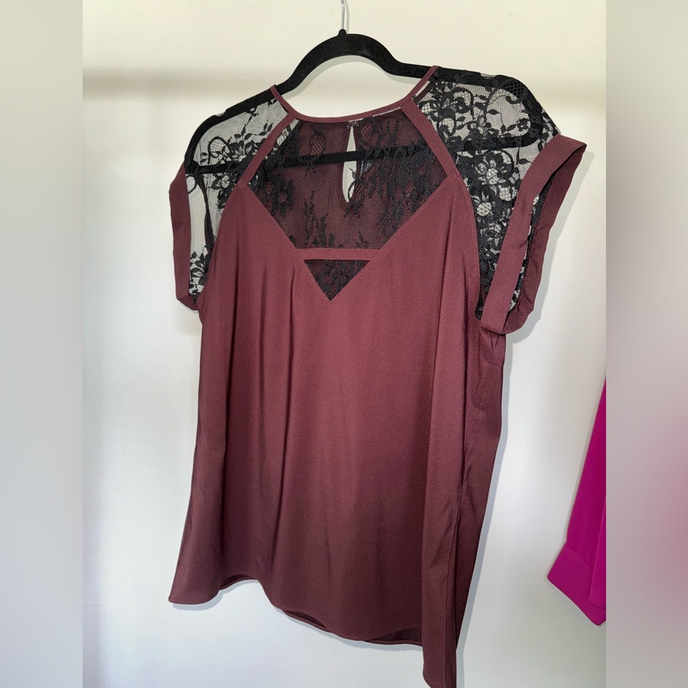 MEDIUM - EXPRESS Wine & Black Lace Short Sleeve Top